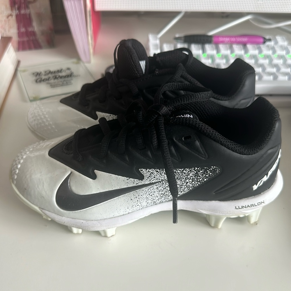 Nike Cleats Size 1 Kids